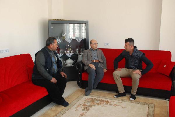 Adıyaman Valisi'nden Ankara'daki saldırıda yaralanan er Uyanık'a ziyaret
