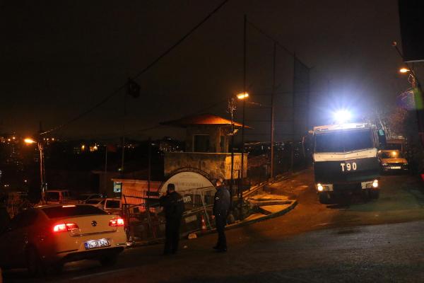 (Geniş haber) Sarıyer'de polis merkezine el yapımı bomba atıldı...