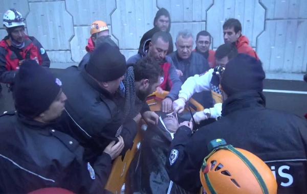 Kazada ölen babasını teşhis ederken sinir krizi geçirdi
