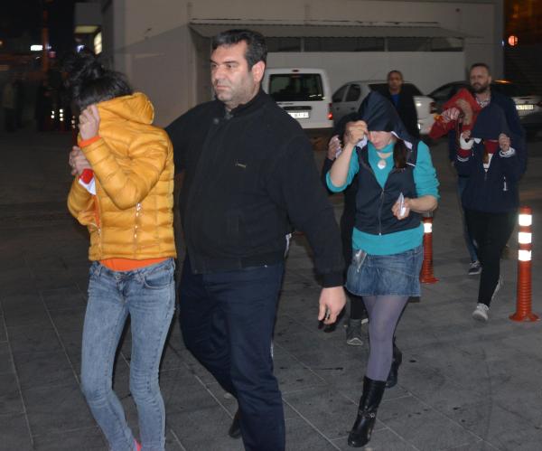 Konya'da polis ihbar üzerine 8 kadını fuhuştan gözaltına aldı