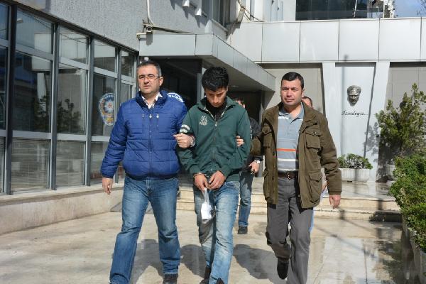 Kapkaççı, montunun arkasındaki amblemden bulunup yakalandı