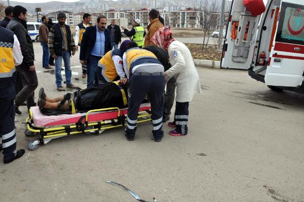 Elazığ’da 2 otomobil çarpıştı: 4 yaralı