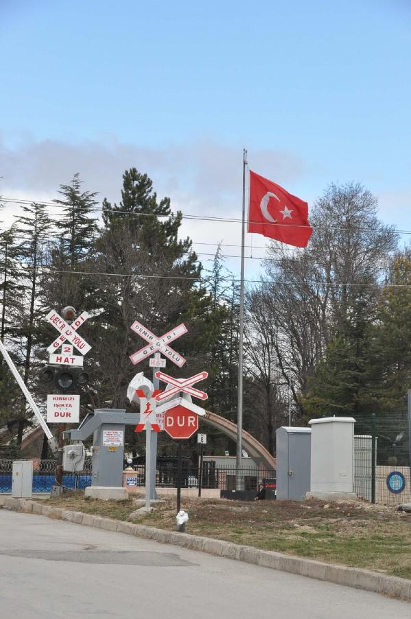 Tugay Komutanlığı karşısına bırakılan ve bomba sanılan termostan çay çıktı