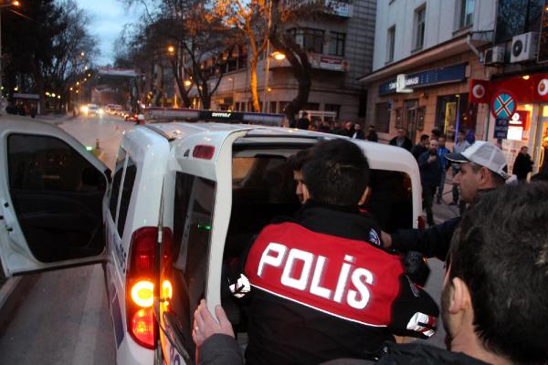 CHP Zonguldak binasına taş atan bir kişi gözaltına alındı