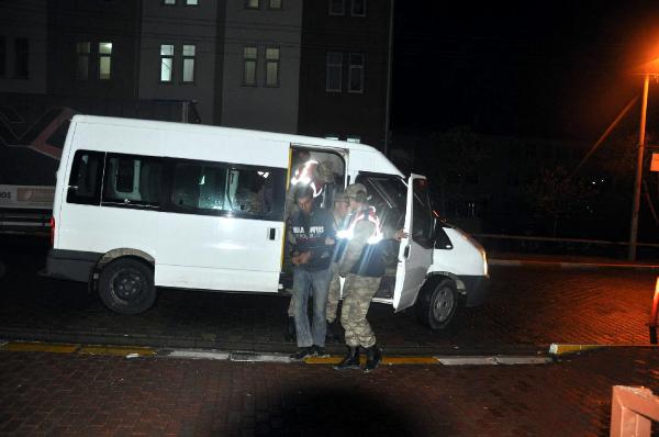 Babalarını öldürdüler, cesedi yakmak isterken yakalandılar (2)