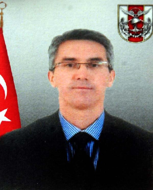 Şehit sivil memurun ana ocağında saygı duruşu