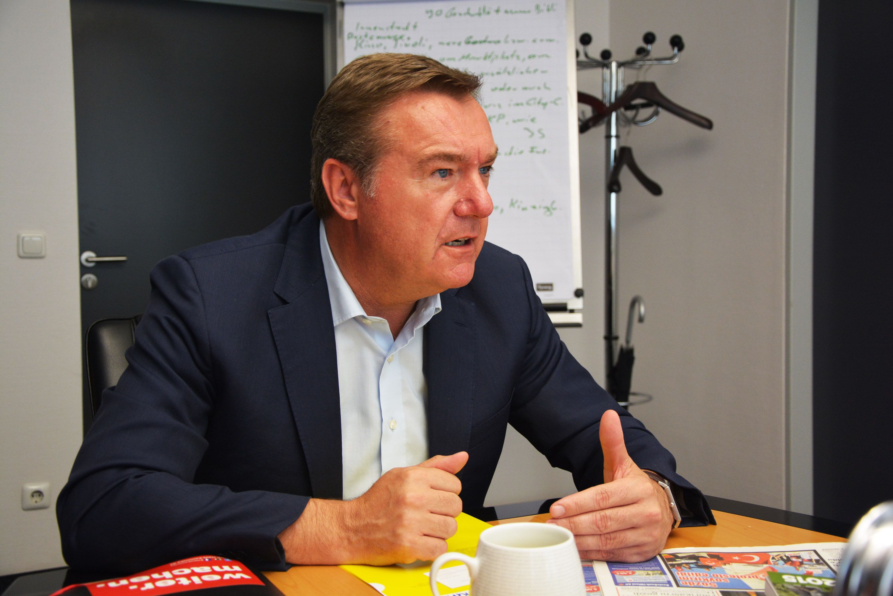 CDU, seçimi görünce camiye verdiği onayı unuttu