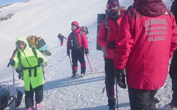 Zirve’de düştü JAK ekipleri ilk müdahaleyi yaptı