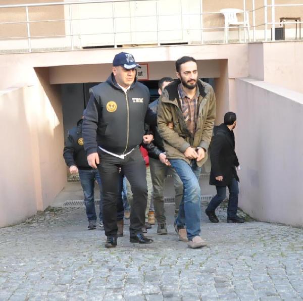 İzmir'de YDG-H üyeleri adliyeye sevk edildi
