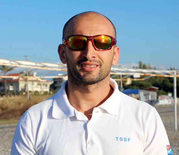 Deniz dibinde pişti oynadılar