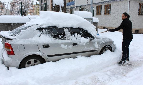 Sivas'ta 618 köy yolu kardan kapandı