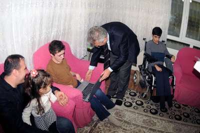 MARDİN VALİSİ TAŞKESEN, YILBAŞI GECESİ KARAKOL VE EVLERİ ZİYARET ETTİ