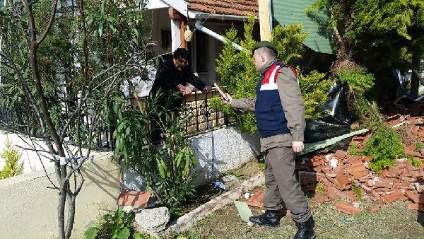 Avşa'da çatının altında kalan usta, yaşamını yitirdi