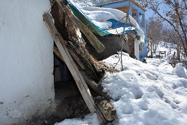 Çatak'ta dikiş nakış kursu, kar yüzünden çöktü