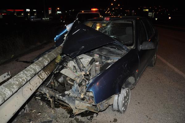 Hurdaya dönen otomobilden sağ çıktı