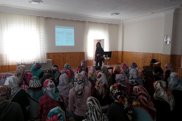 Kadın danışma merkezi eğitim seminerlerini sürdürüyor