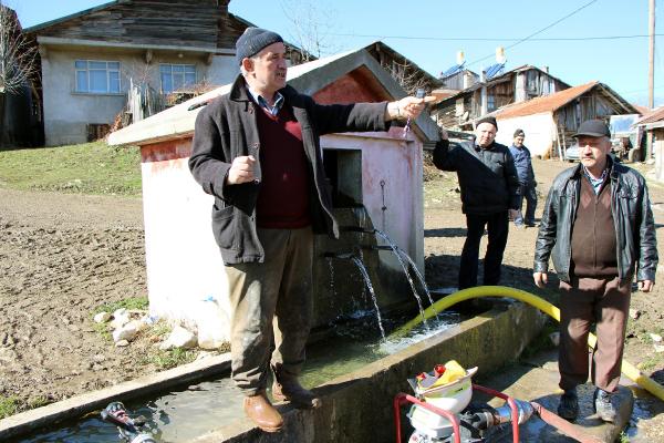 14 evin yanmasından sonra yapılan çeşmeden takviye ile yangına müdahale