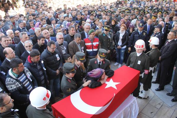 Söke şehidini 10 bin kişi son yolculuğuna uğurladı