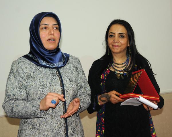 Van'da 'Çocuk Yaşta Evlilikler' konulu ödül töreni