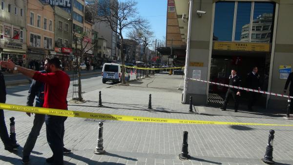 Karaköy'de şüpheli paket tünelde seferleri durdurdu