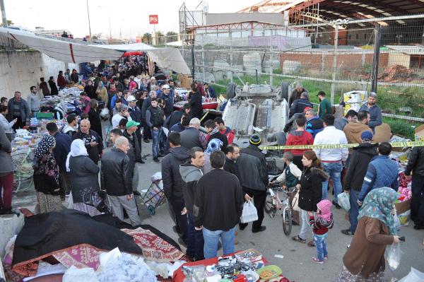 Pazaryerine uçan otomobilin sürücüsü ehliyetsiz çıktı