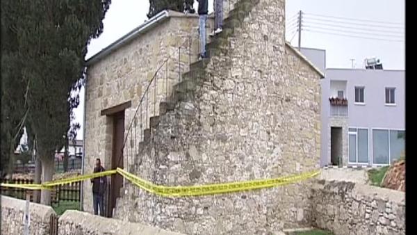Güney Kıbrıs Rum kesiminde tarihi cami kundaklandı