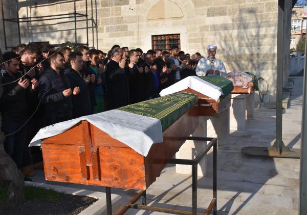 Düğün hazırlığı yapan nişanlı çifti kaza ayırdı (2)