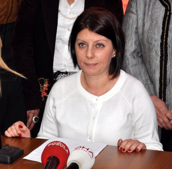 CHP binasına taşlı saldırı