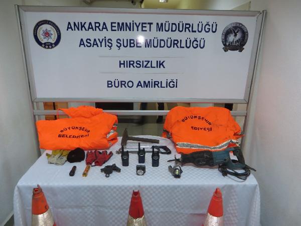 Kablo hırsızları suçüstü yakalandı