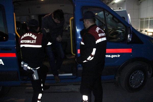 Köpeği vurmak isterken kuzenini öldürdü