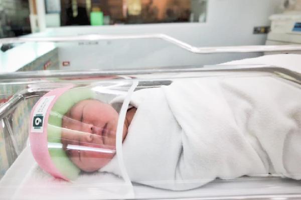 Yeni doğanlara ‘mini yüz kalkanı’