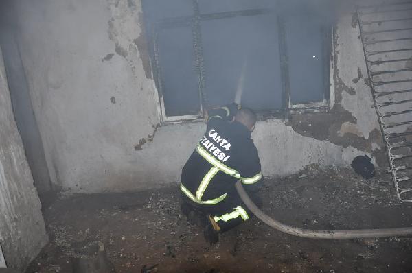 Yeni evli çiftin evi yandı