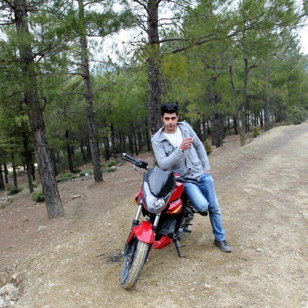 Rüzgarın savurduğu motosikletten düşüp öldü