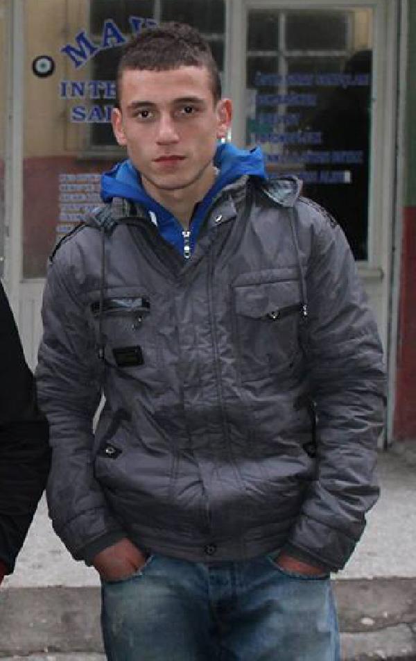Samsun'da direğe çarpan otomobil kaldırıma savruldu: 1 ölü, 6 yaralı