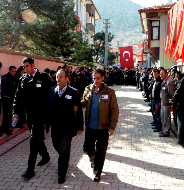 Şehit uzman çavuş Coşkun Karabulut'u, Akşehir'de 15 bin kişi uğurladı