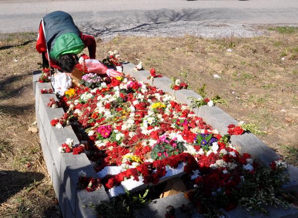 Sur'da yaralanan uzman çavuş, aynı yerde şehit olan uzman çavuşun mezarını ziyaret etti
