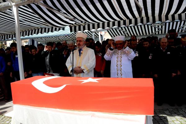Şehit uzman çavuş Coşkun Karabulut'u, Akşehir'de 15 bin kişi uğurladı- ek fotoğraflar