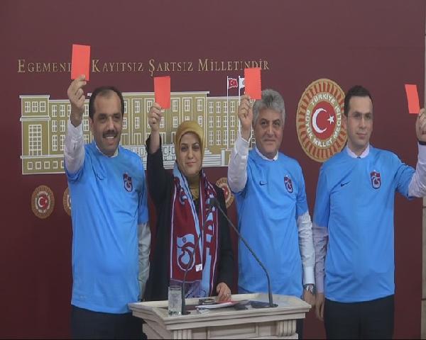 Trabzonlu milletvekilleri Meclis'te TFF ve MHK'ya 'kırmızı kart' gösterdi