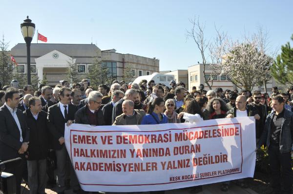 İmzacı akademisyenlere destek eylemi