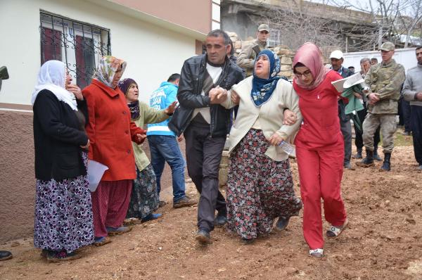 Besnili şehit uzman çavuşun baba evine ateş düştü - ek fotoğraf