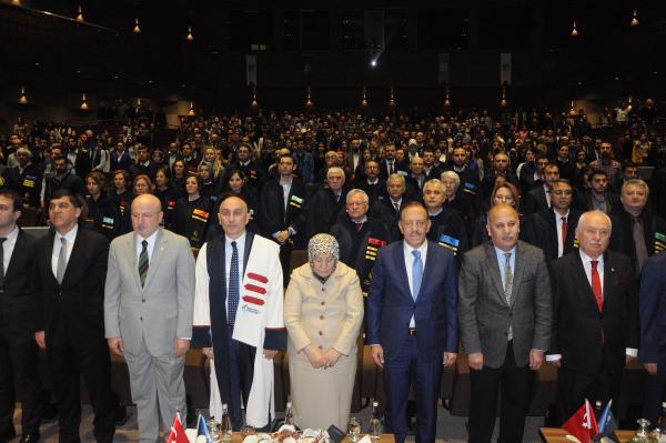 Bilim ve teknolojiye katkı sunan akademisyenler ödüllendirildi