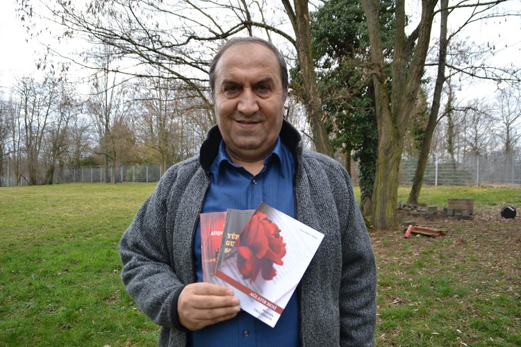 Gurbeti ezgilerle anlattı