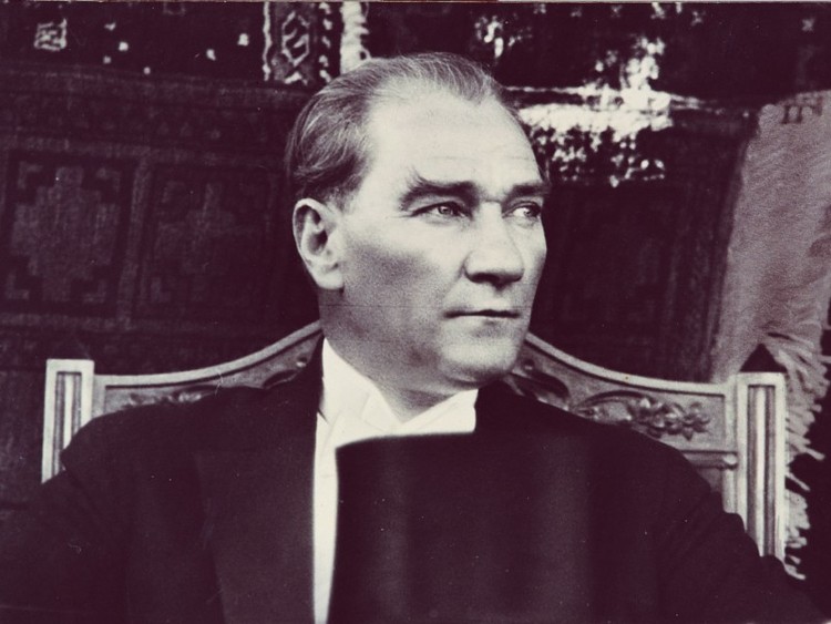 Atatürk: Bugünden bir bakış