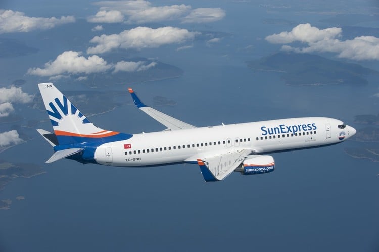SunExpress Almanya uçağından dumanlar yükseldi