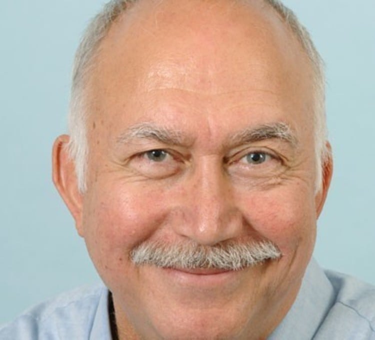 'Siyaset bilimin önünde'