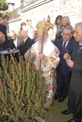 Patrik Bartholomeos, İzmir ziyaretinin ilk gününde ayin yönetti