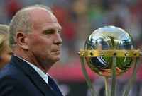 Hoeness sadece geceleri hapiste
