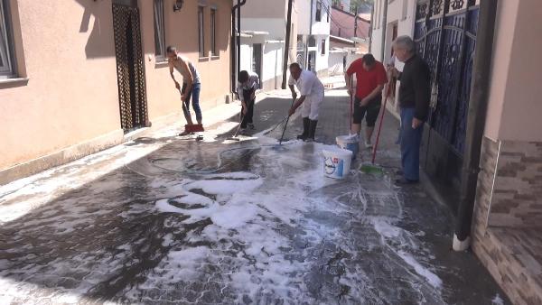 Türkler sokakları çamaşır suyu ile yıkadı