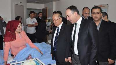 KIRIKKALE'DE YILIN İLK BEBEKLERİNE VALİ VE BAŞKANDAN ALTIN