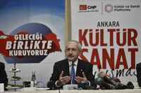 Kılıçdaroğlu sanatçılarla buluştu